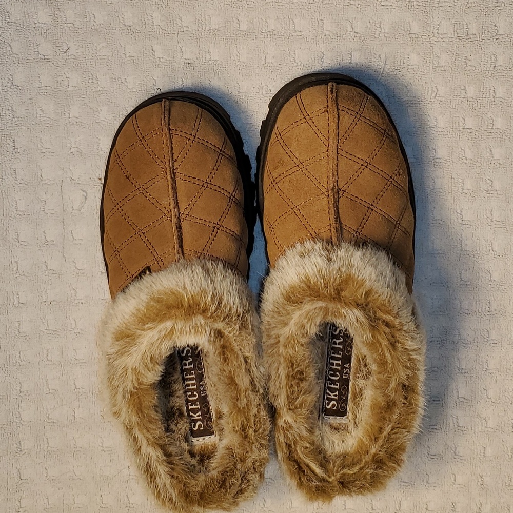 $Skechers Faux Fur Lined  Slip On Mules Women 5.5